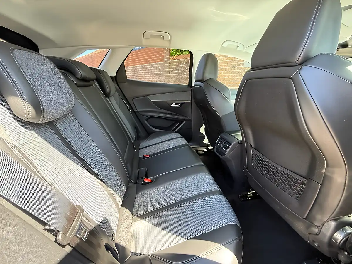 Used 2018 Peugeot 3008 Allure Amazonite Grey - Interior and Exterior details 12