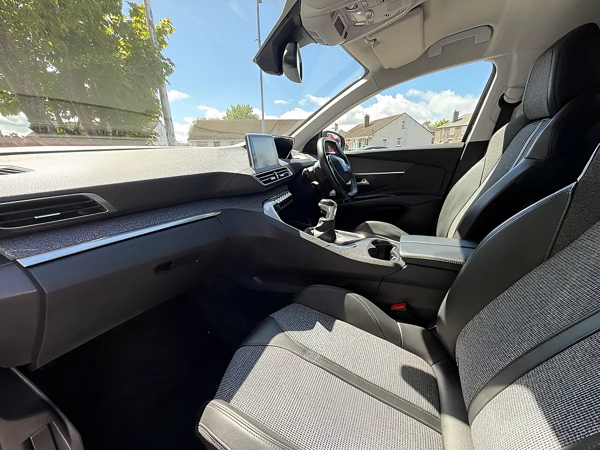 Used 2018 Peugeot 3008 Allure Amazonite Grey - Interior and Exterior details 13