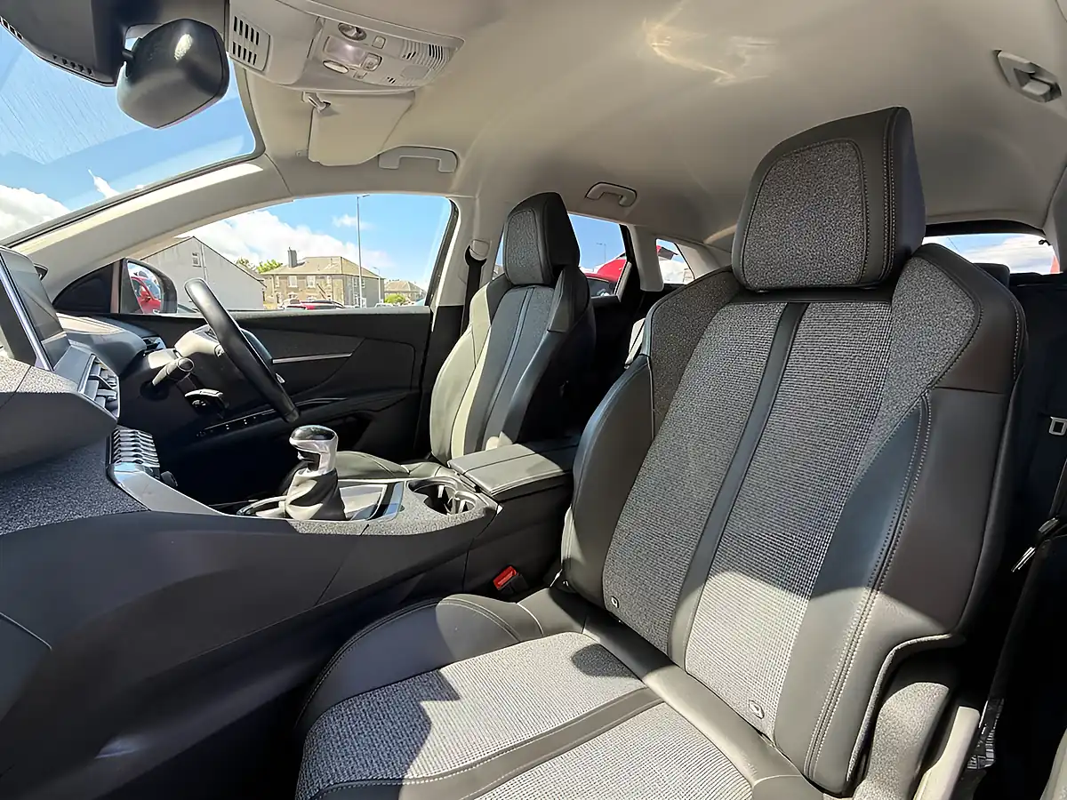 Used 2018 Peugeot 3008 Allure Amazonite Grey - Interior and Exterior details 14