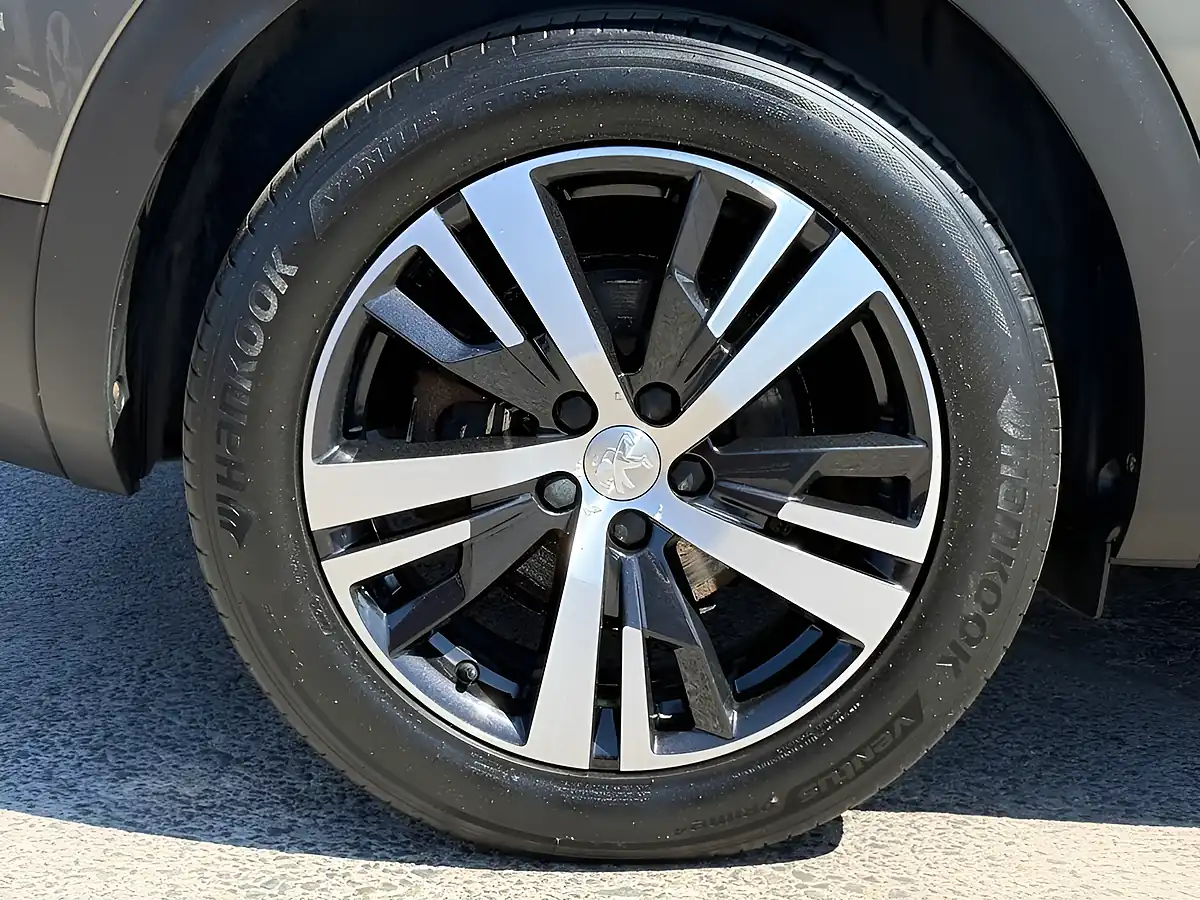 Used 2018 Peugeot 3008 Allure Amazonite Grey - Interior and Exterior details 17