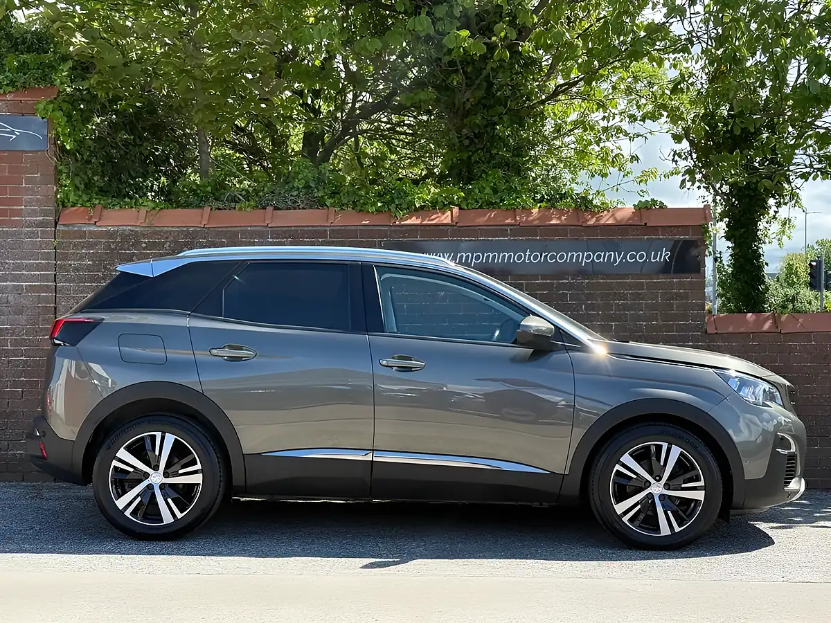 Used 2018 Peugeot 3008 Allure Amazonite Grey - Interior and Exterior details 3
