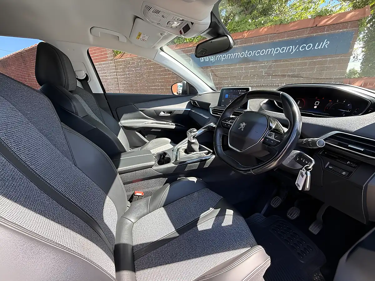 Used 2018 Peugeot 3008 Allure Amazonite Grey - Interior and Exterior details 9