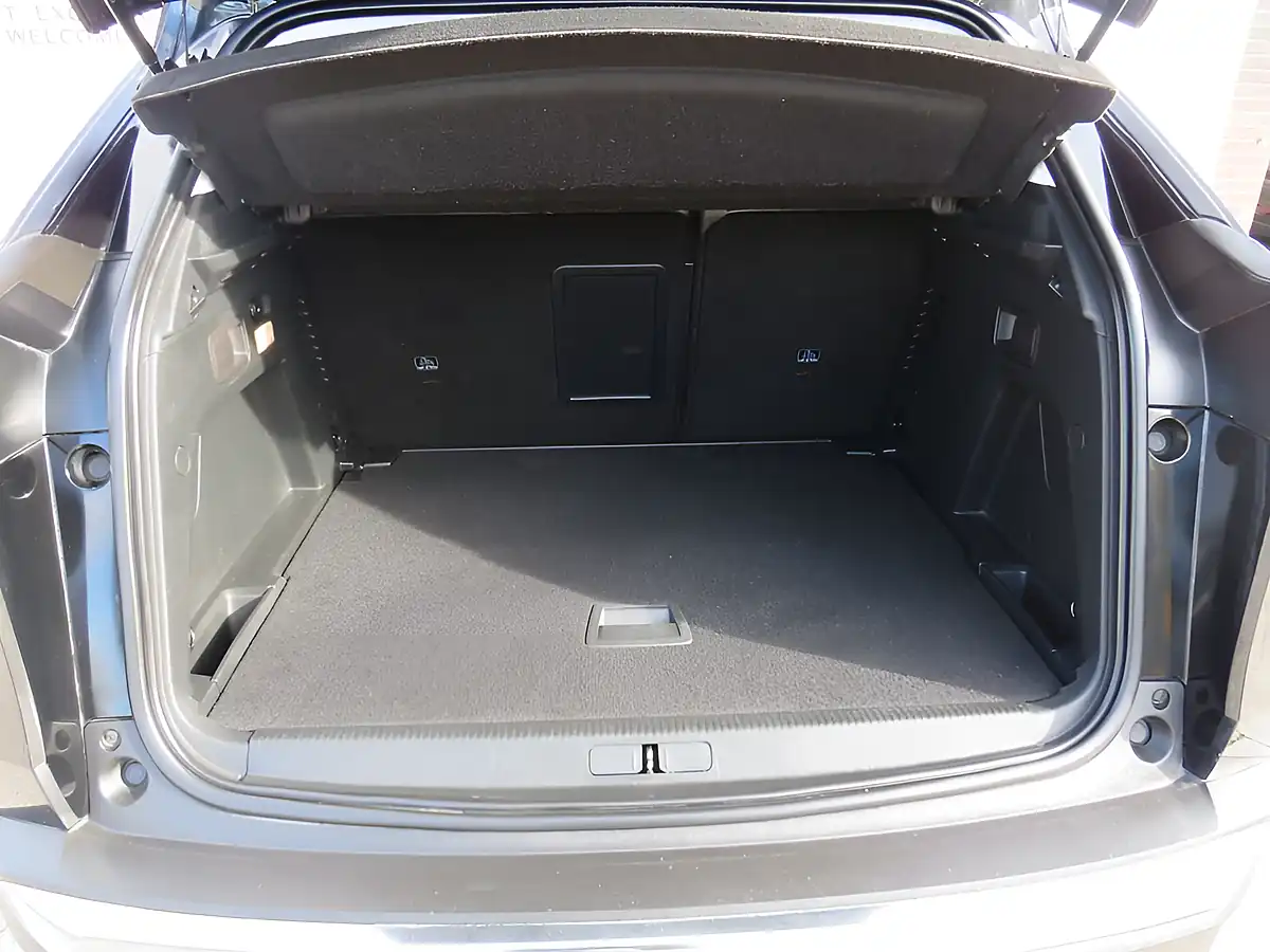 Used 2018 Peugeot 3008 Allure Black - Interior and Exterior details 10