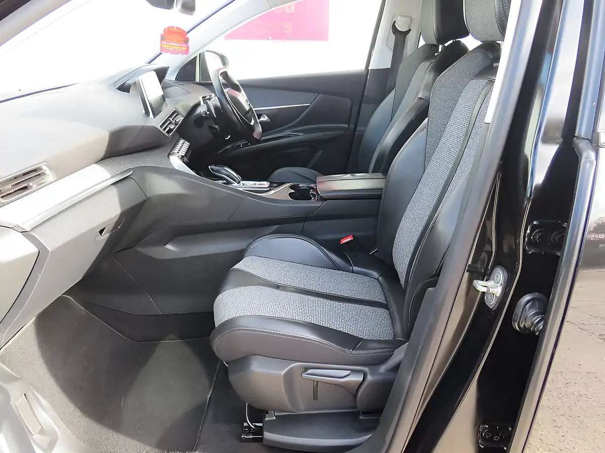 Used 2018 Peugeot 3008 Allure Black - Interior and Exterior details 9