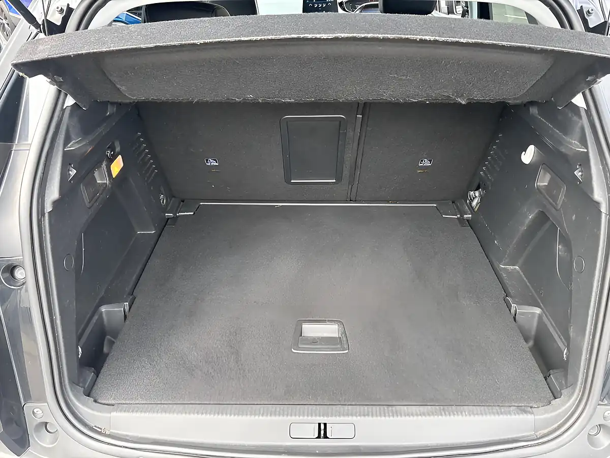 Used 2018 Peugeot 3008 Allure Black - Interior and Exterior details 16