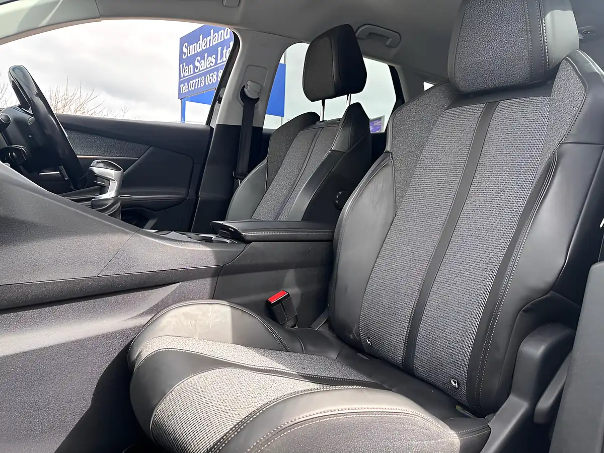 Used 2018 Peugeot 3008 Allure Black - Interior and Exterior details 20