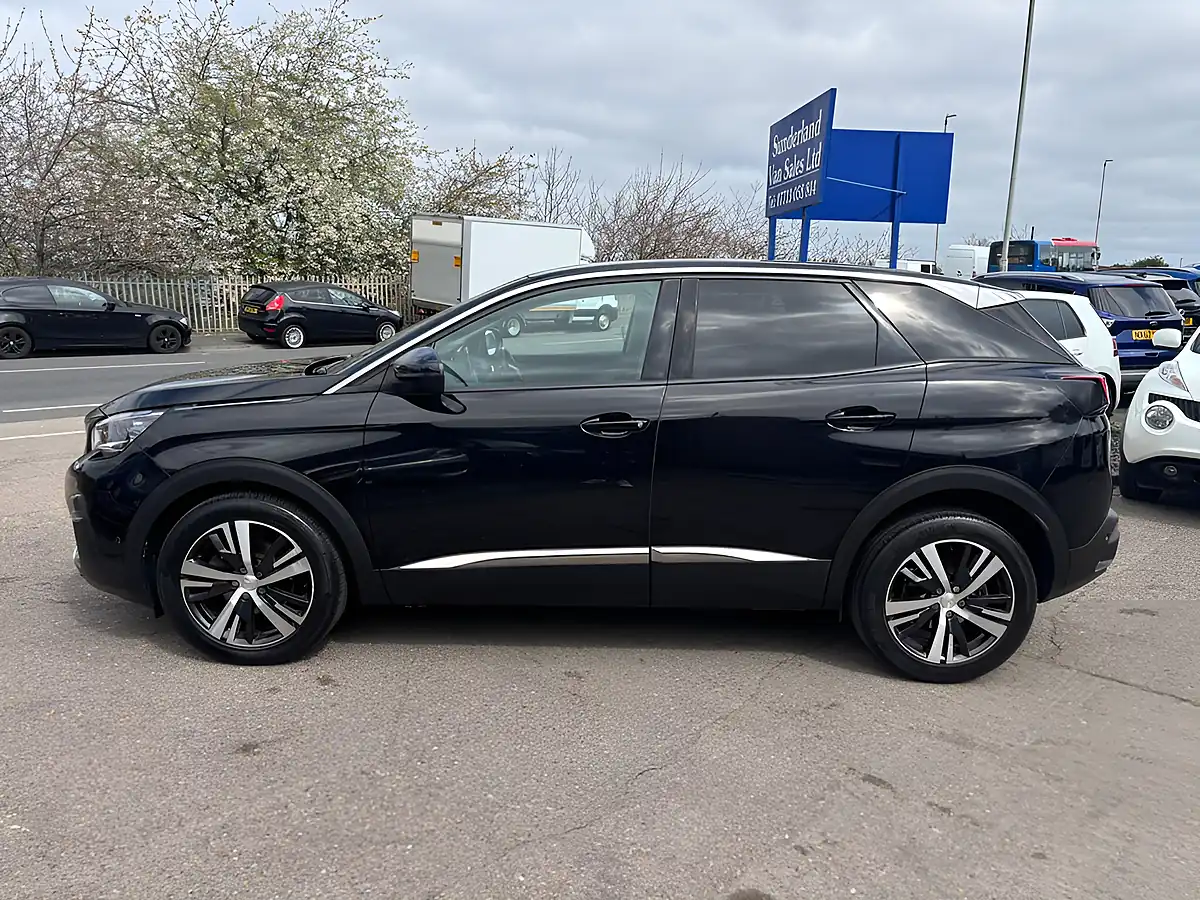 Used 2018 Peugeot 3008 Allure Black - Interior and Exterior details 8