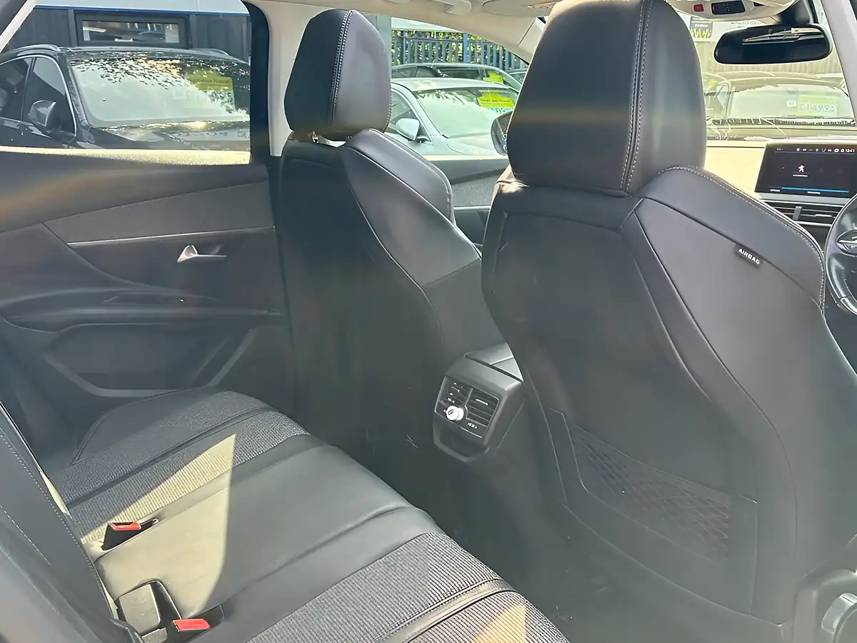 Used 2018 Peugeot 3008 Allure Blue - Interior and Exterior details 15