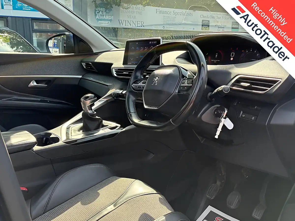 Used 2018 Peugeot 3008 Allure Blue - Interior and Exterior details 2