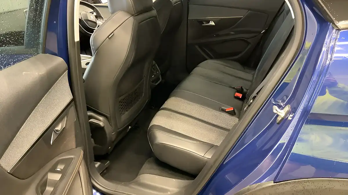 Used 2018 Peugeot 3008 Allure Blue - Interior and Exterior details 8