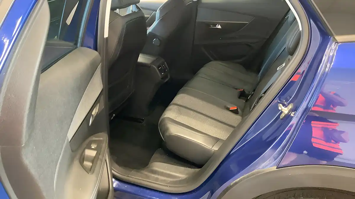 Used 2018 Peugeot 3008 Allure Blue - Interior and Exterior details 6