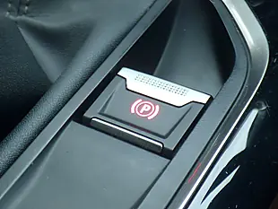 Used 2018 Peugeot 3008 Allure Blue - Interior and Exterior details 10
