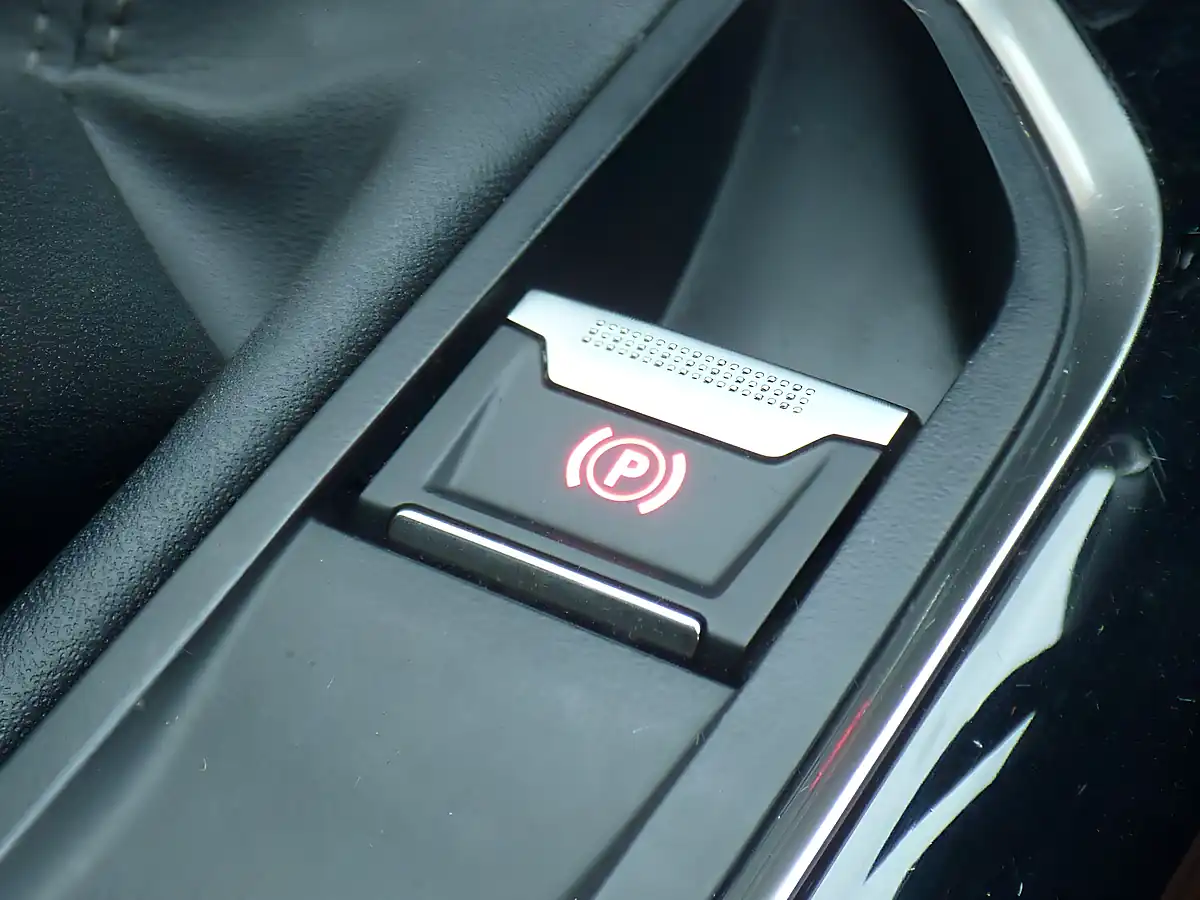 Used 2018 Peugeot 3008 Allure Blue - Interior and Exterior details 10