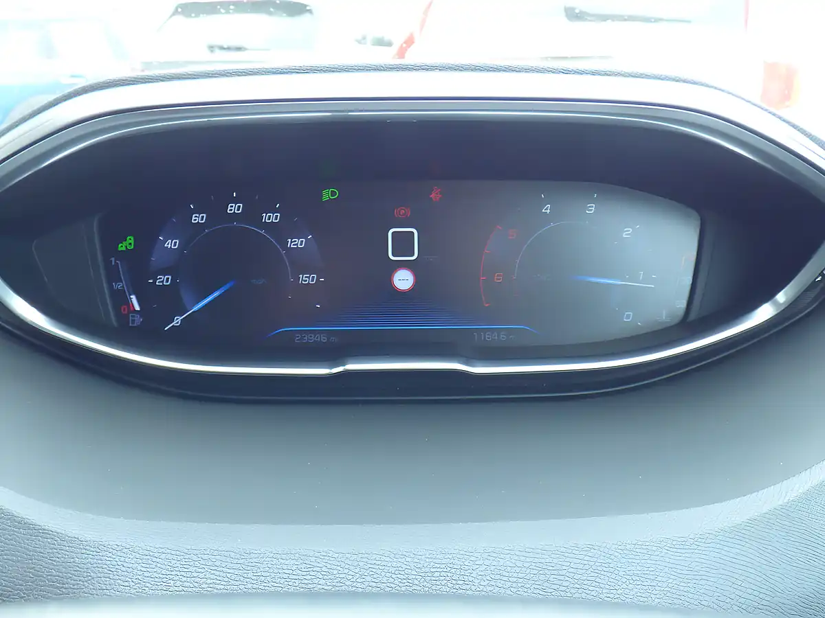 Used 2018 Peugeot 3008 Allure Blue - Interior and Exterior details 16
