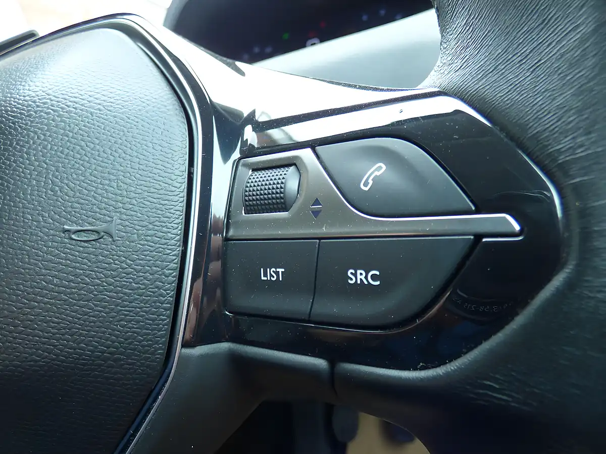 Used 2018 Peugeot 3008 Allure Blue - Interior and Exterior details 18