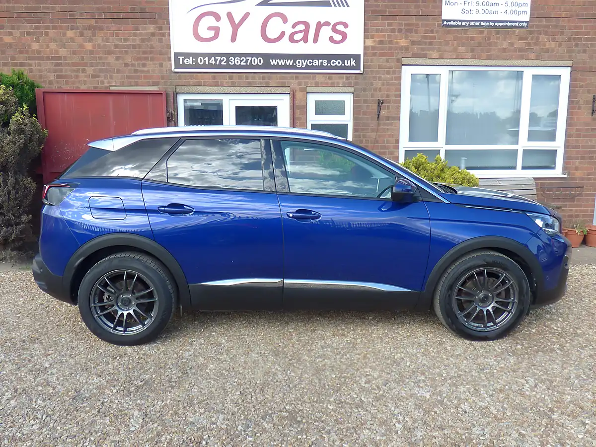 Used 2018 Peugeot 3008 Allure Blue - Interior and Exterior details 4