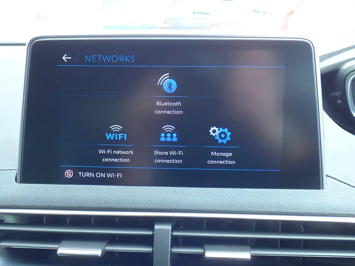 Used 2018 Peugeot 3008 Allure Blue - Interior and Exterior details 5
