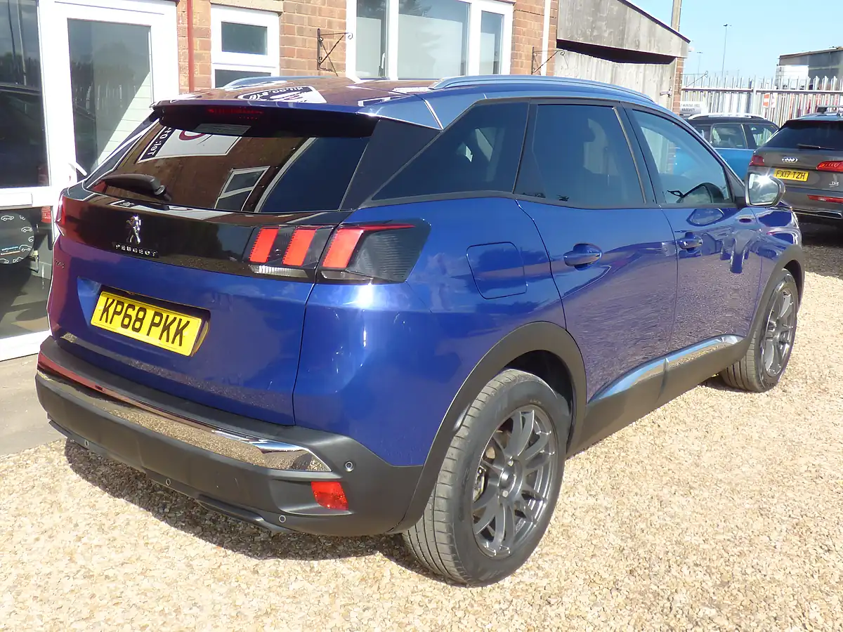 Used 2018 Peugeot 3008 Allure Blue - Interior and Exterior details 8