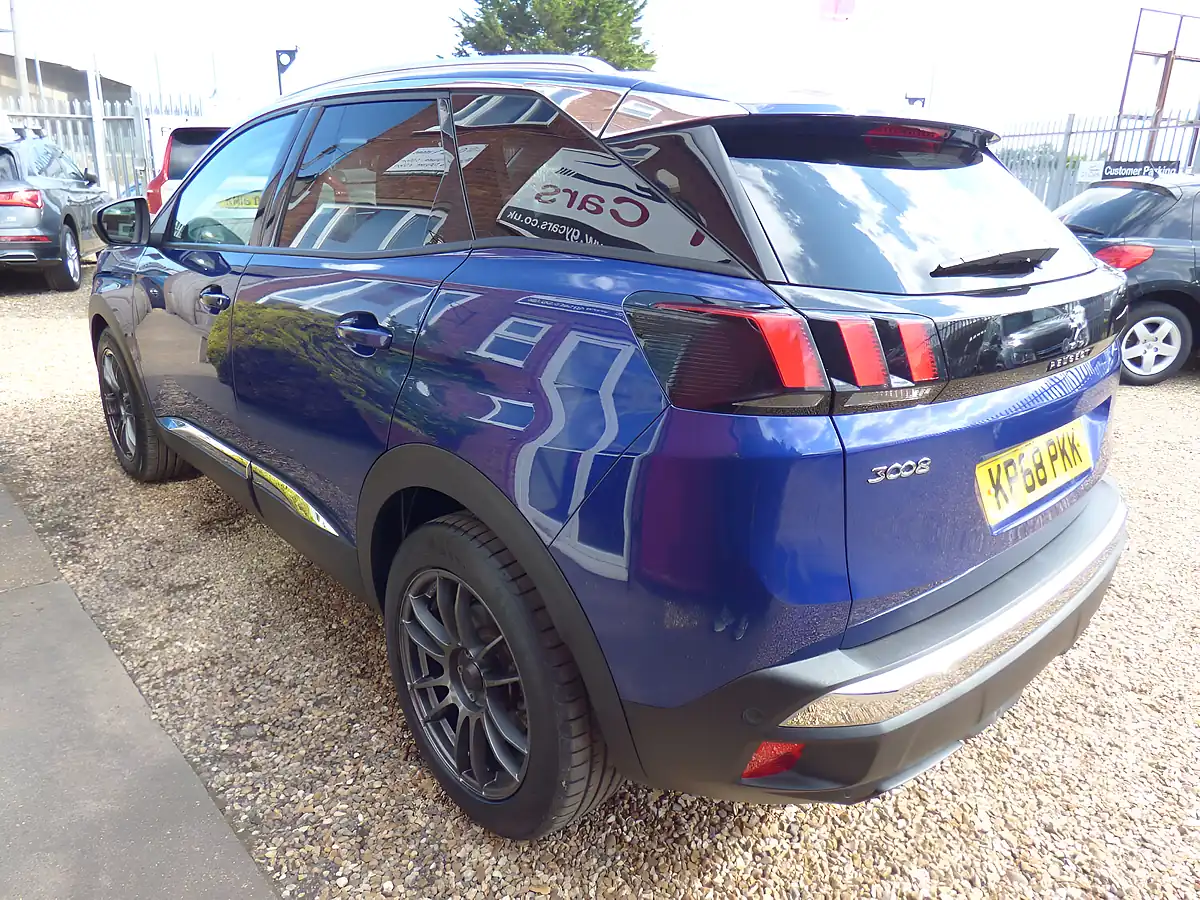 Used 2018 Peugeot 3008 Allure Blue - Interior and Exterior details 9
