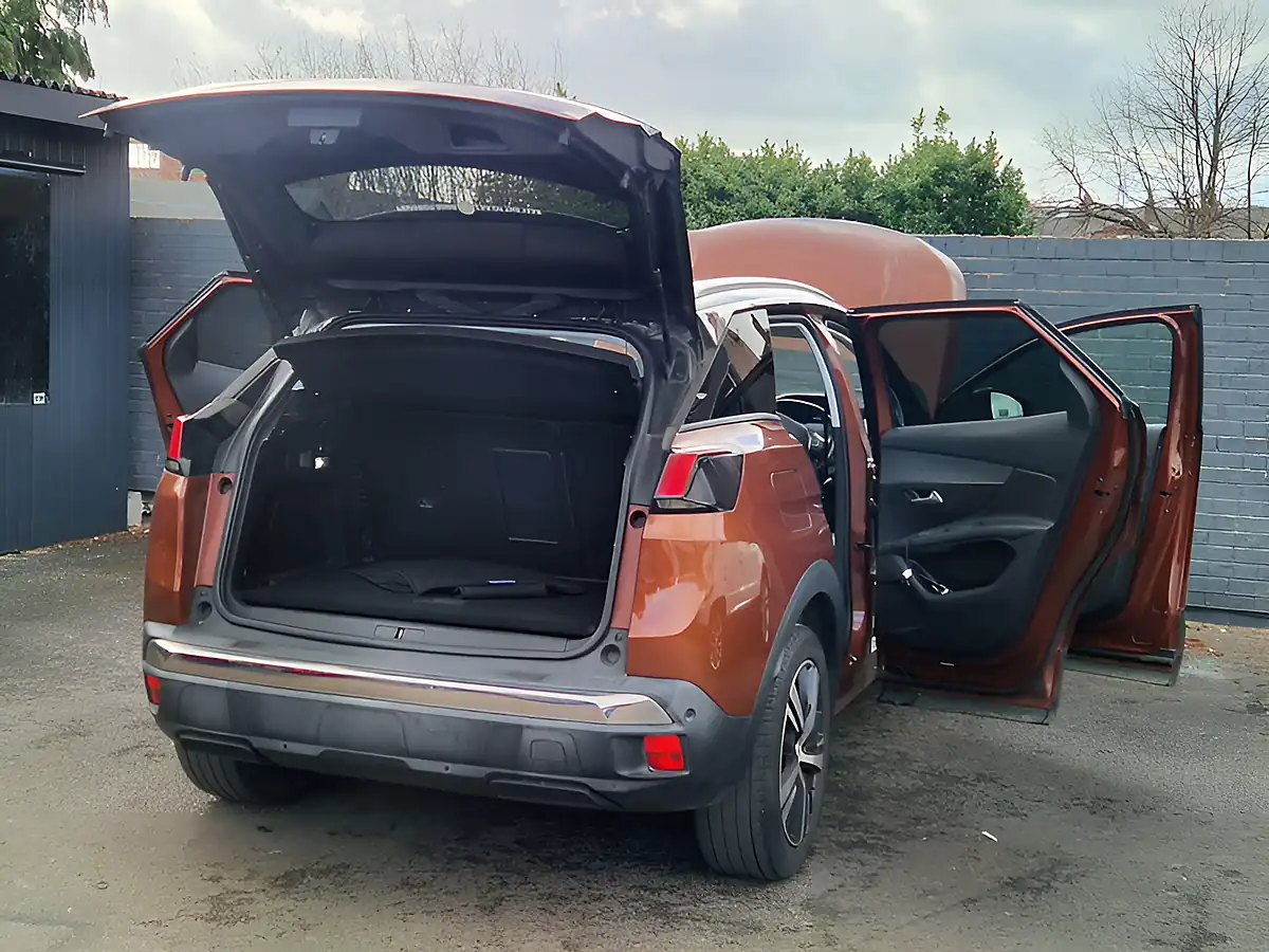 Used 2018 Peugeot 3008 Allure Bronze - Interior and Exterior details 12