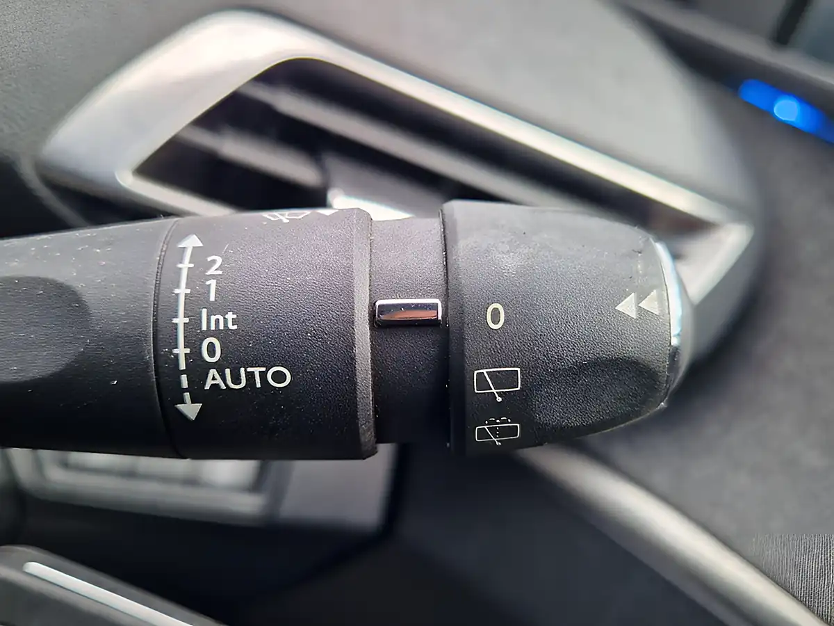 Used 2018 Peugeot 3008 Allure Bronze - Interior and Exterior details 18