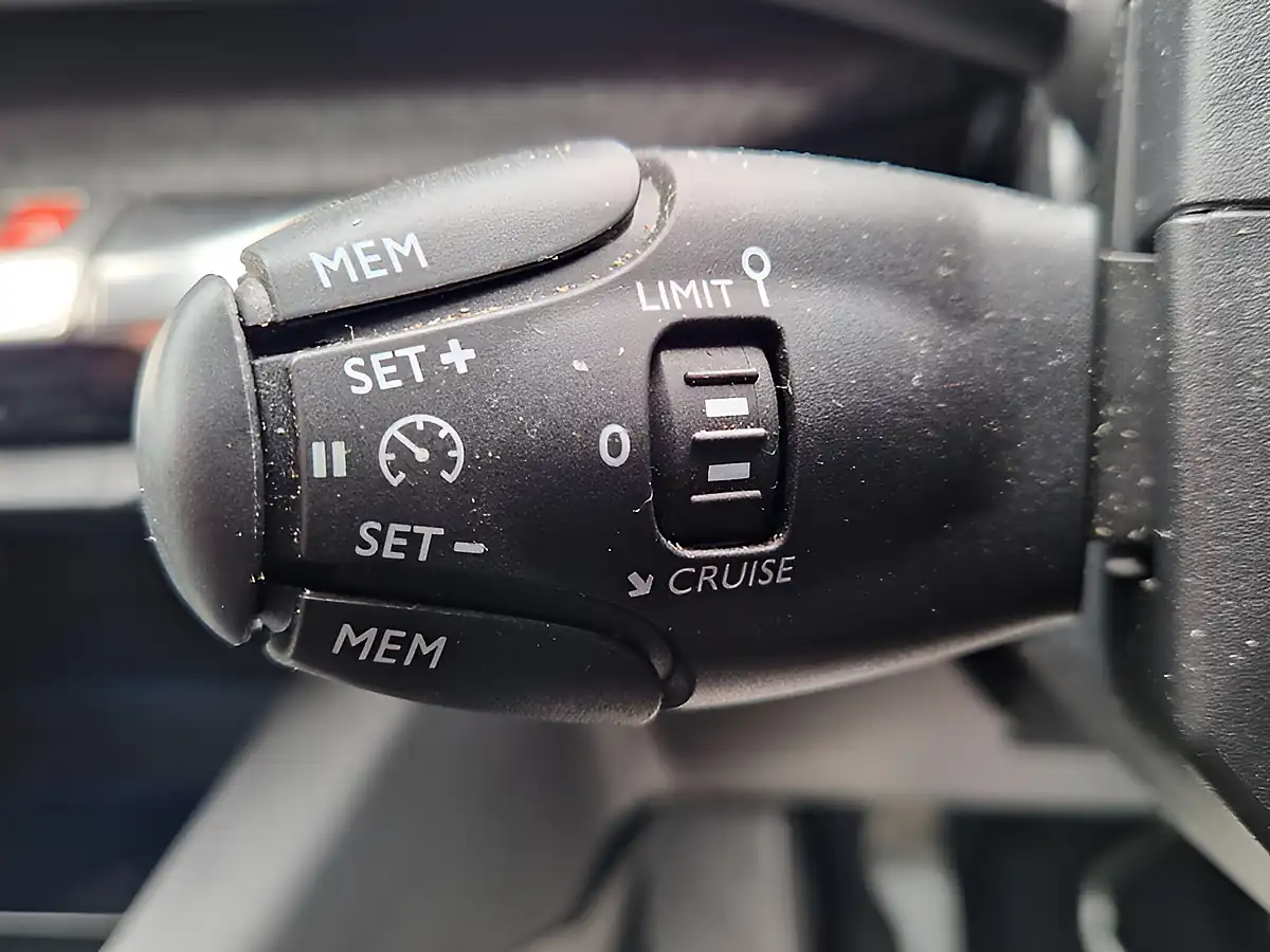 Used 2018 Peugeot 3008 Allure Bronze - Interior and Exterior details 20