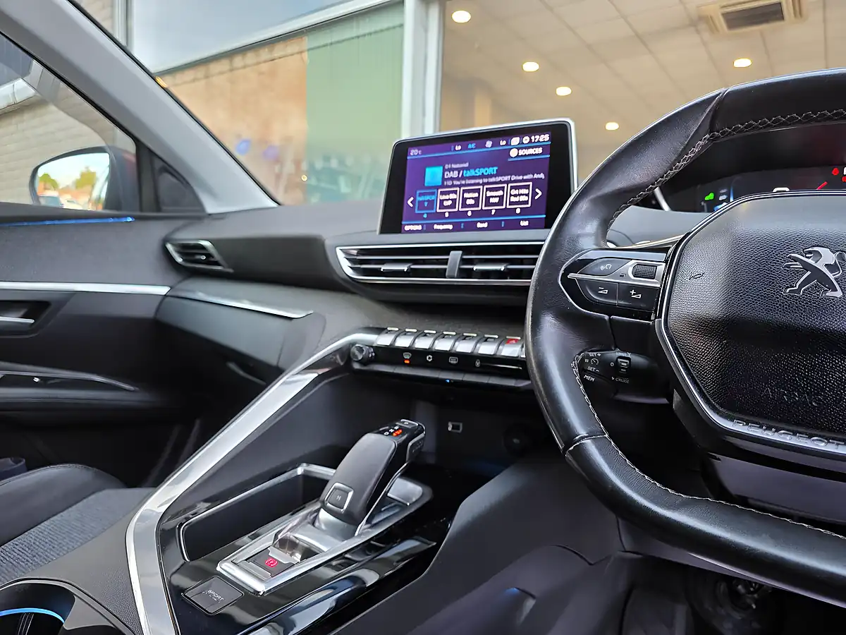 Used 2018 Peugeot 3008 Allure Bronze - Interior and Exterior details 10