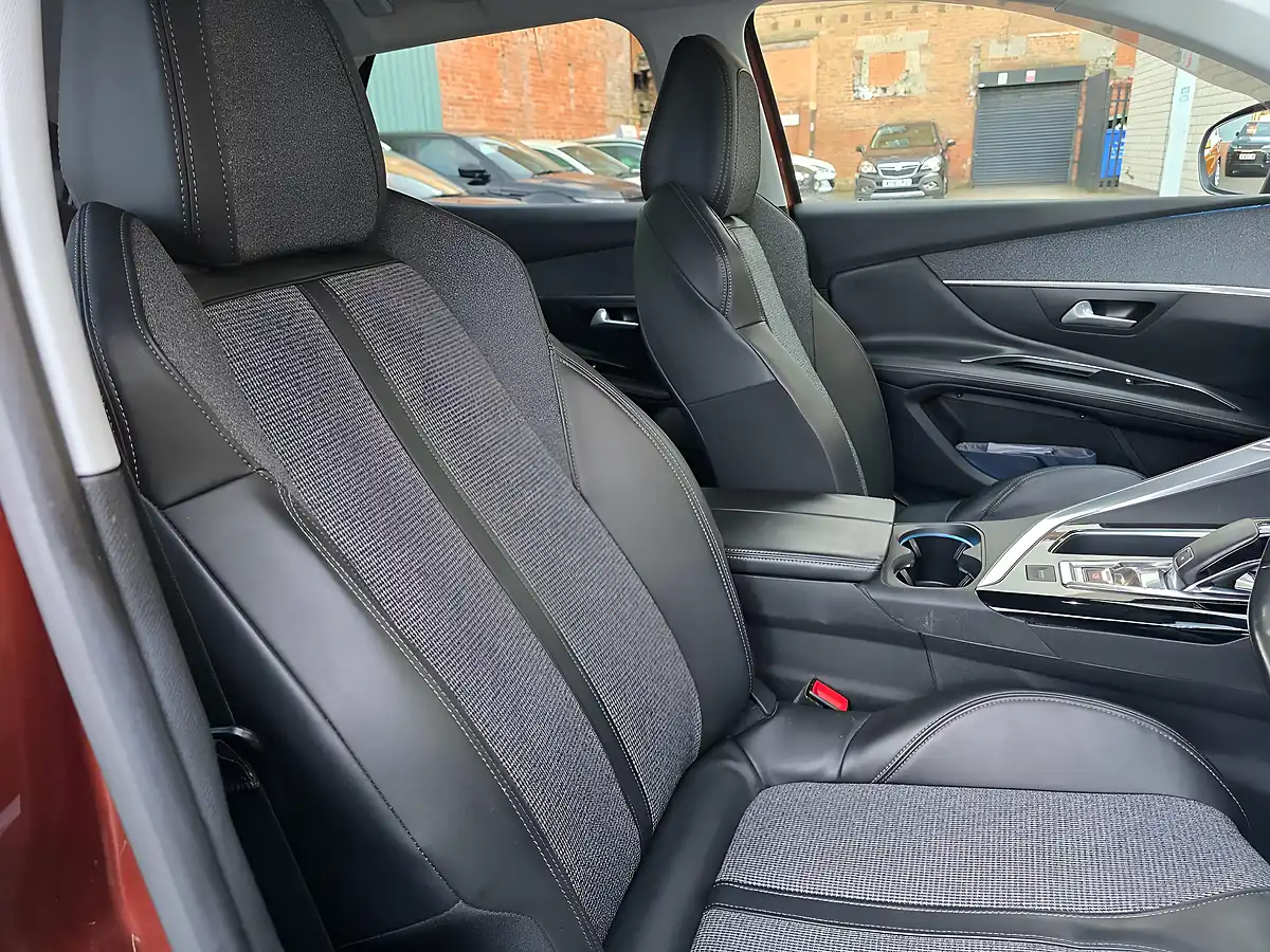 Used 2018 Peugeot 3008 Allure Bronze - Interior and Exterior details 11