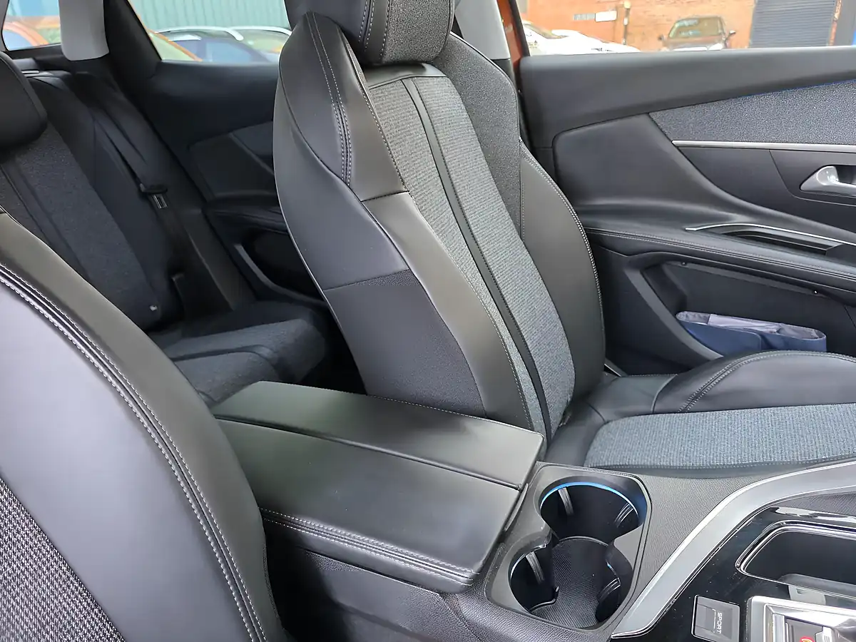 Used 2018 Peugeot 3008 Allure Bronze - Interior and Exterior details 19