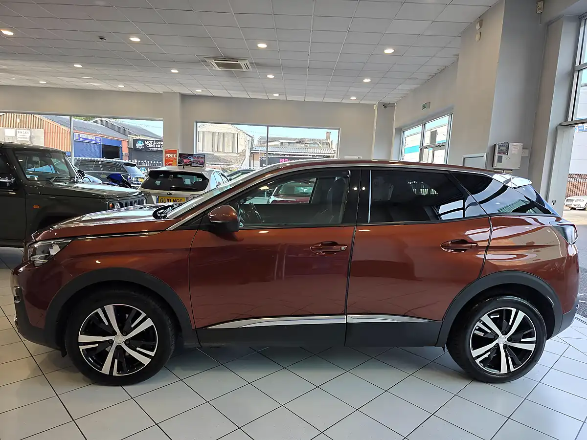 Used 2018 Peugeot 3008 Allure Bronze - Interior and Exterior details 6