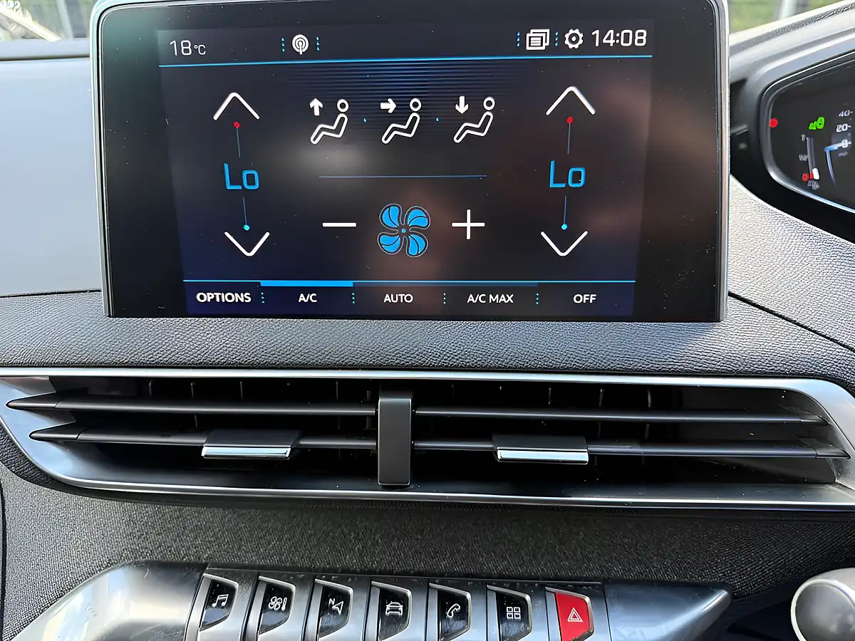 Used 2018 Peugeot 3008 Allure Bronze - Interior and Exterior details 15