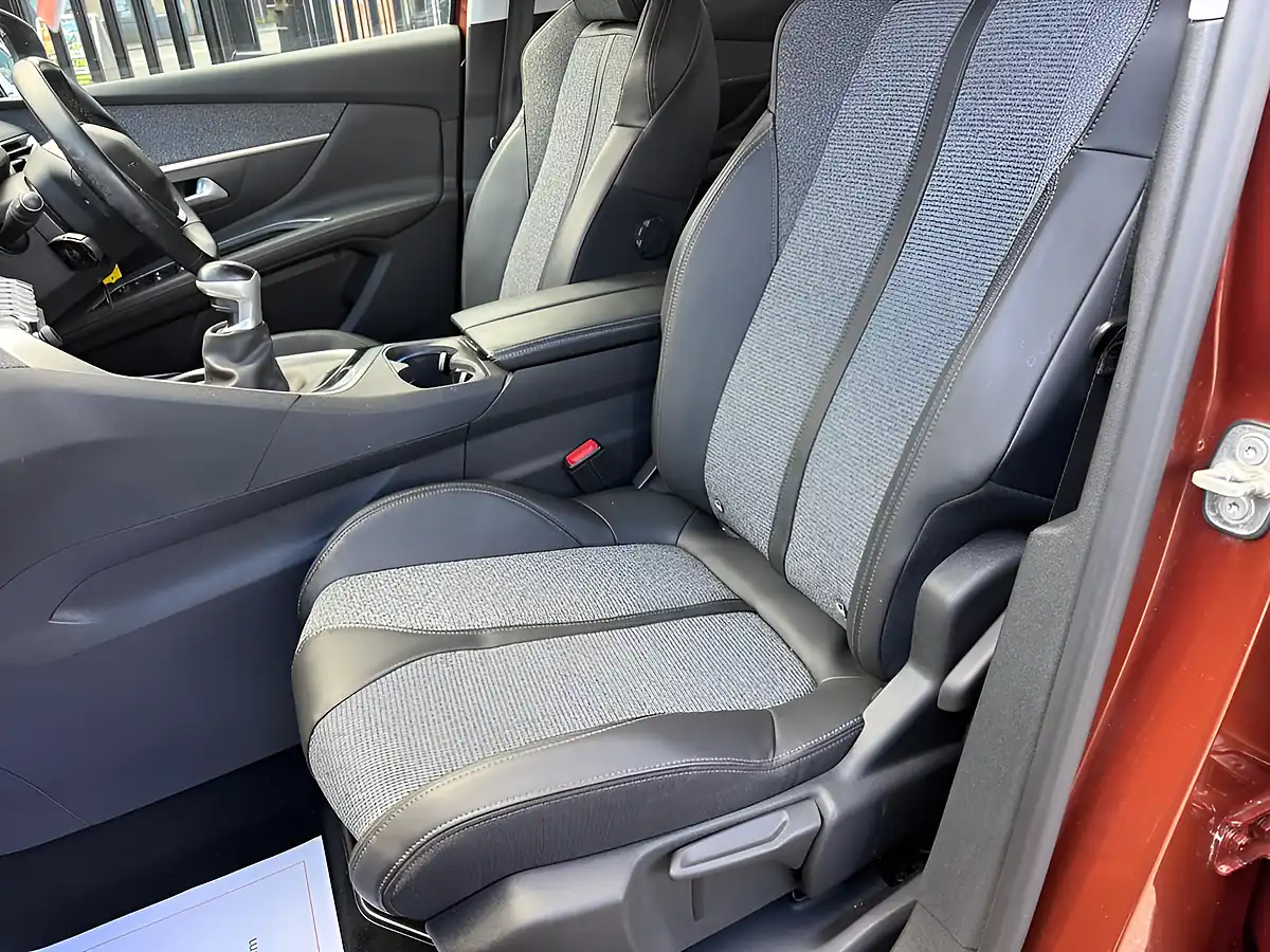 Used 2018 Peugeot 3008 Allure Bronze - Interior and Exterior details 18