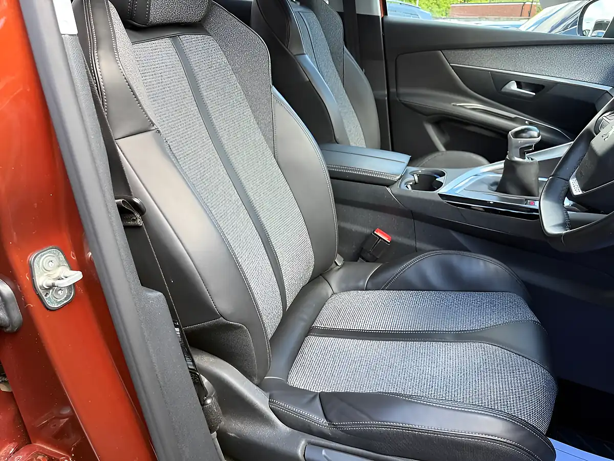 Used 2018 Peugeot 3008 Allure Bronze - Interior and Exterior details 9