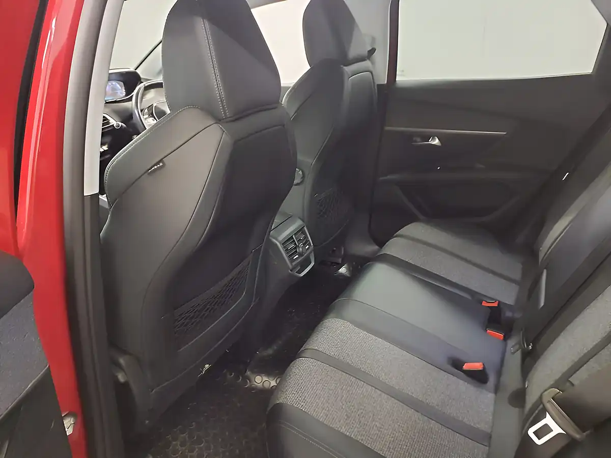 Used 2018 Peugeot 3008 Allure Edition Red - Interior and Exterior details 8