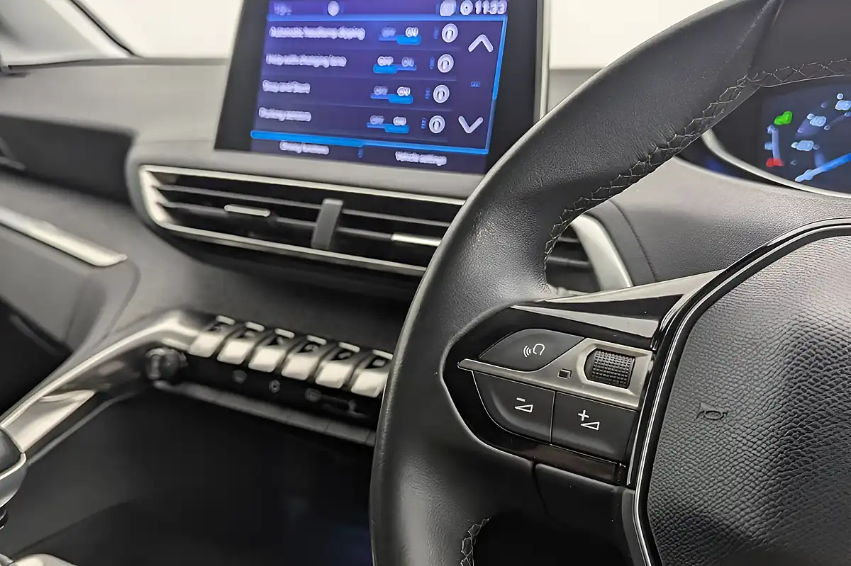 Used 2018 Peugeot 3008 Allure Grey - Interior and Exterior details 11