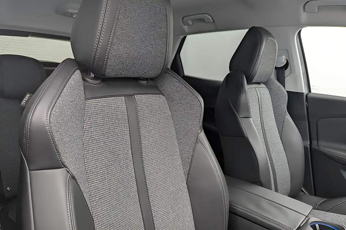 Used 2018 Peugeot 3008 Allure Grey - Interior and Exterior details 12