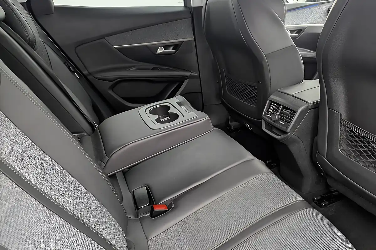 Used 2018 Peugeot 3008 Allure Grey - Interior and Exterior details 15