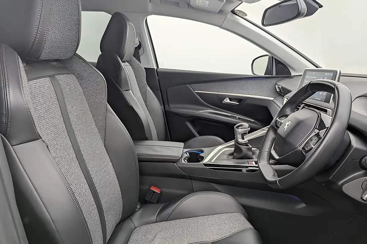 Used 2018 Peugeot 3008 Allure Grey - Interior and Exterior details 2