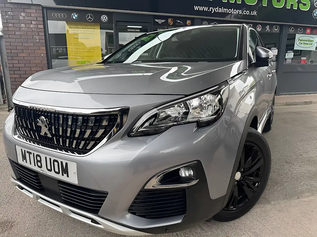 Used 2018 Peugeot 3008 Allure Grey - Front View