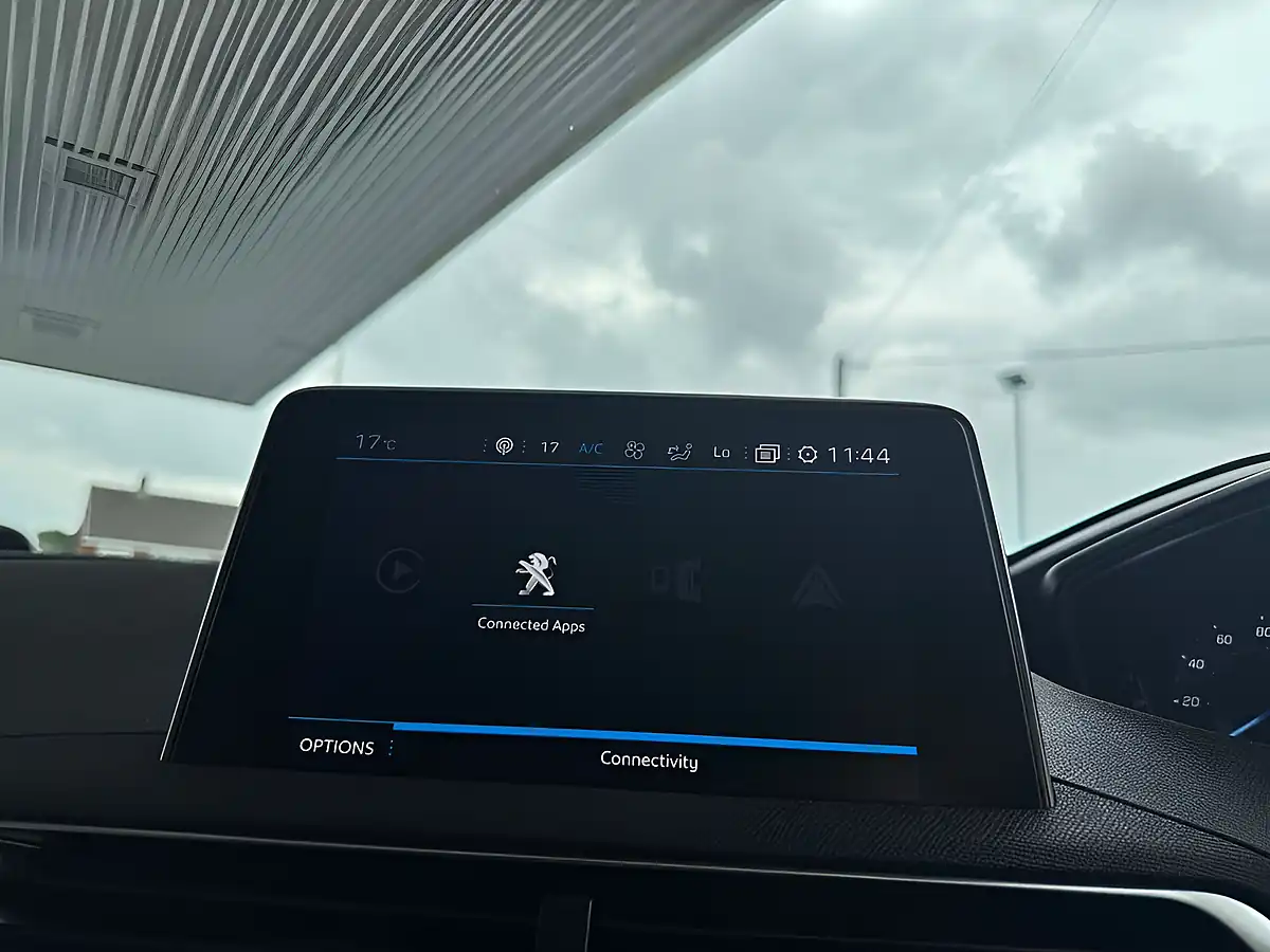 Used 2018 Peugeot 3008 Allure Grey - Interior and Exterior details 11