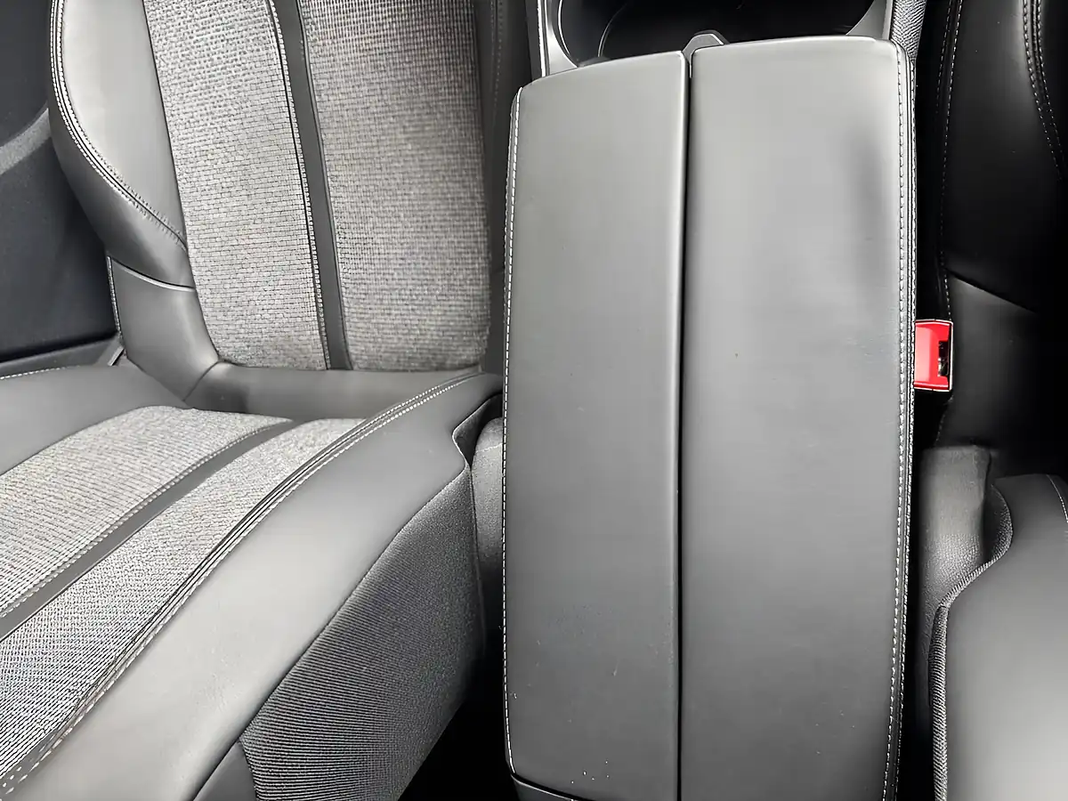 Used 2018 Peugeot 3008 Allure Grey - Interior and Exterior details 13