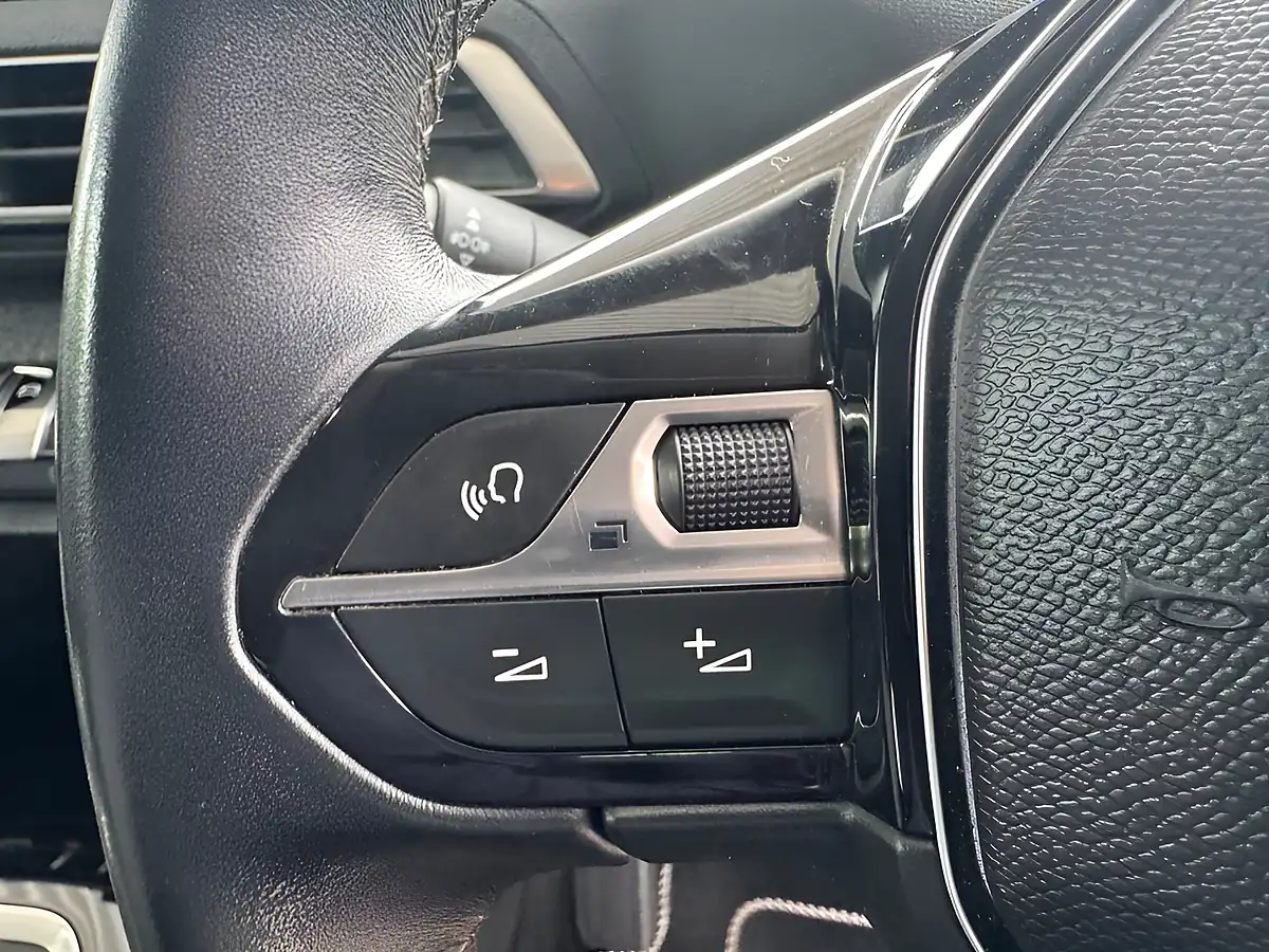 Used 2018 Peugeot 3008 Allure Grey - Interior and Exterior details 15