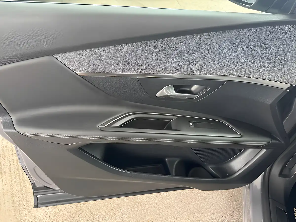 Used 2018 Peugeot 3008 Allure Grey - Interior and Exterior details 20