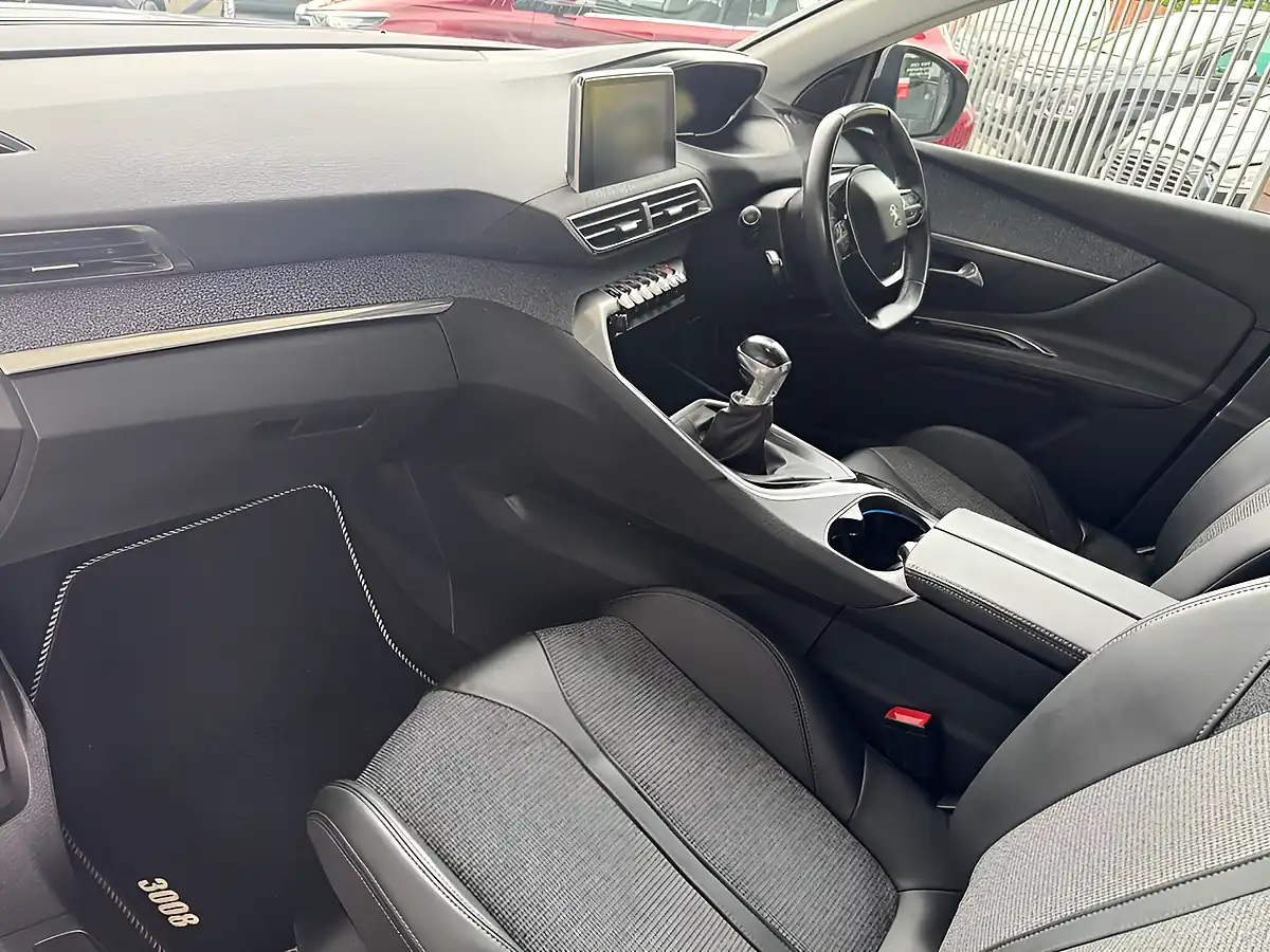 Used 2018 Peugeot 3008 Allure Grey - Interior and Exterior details 6