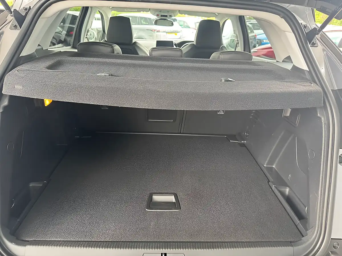 Used 2018 Peugeot 3008 Allure Grey - Interior and Exterior details 8