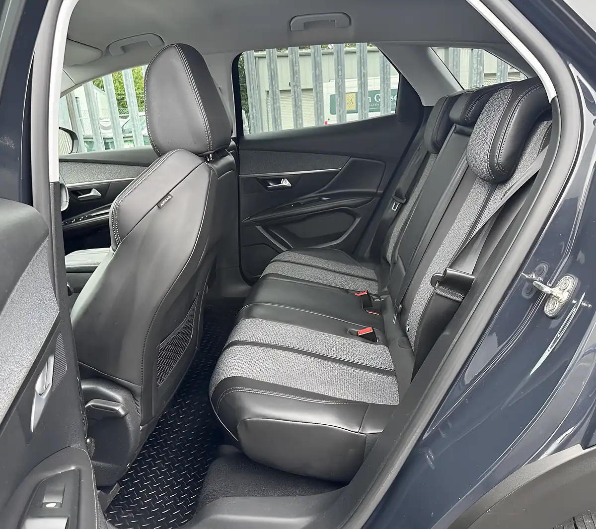Used 2018 Peugeot 3008 Allure Grey - Interior and Exterior details 11