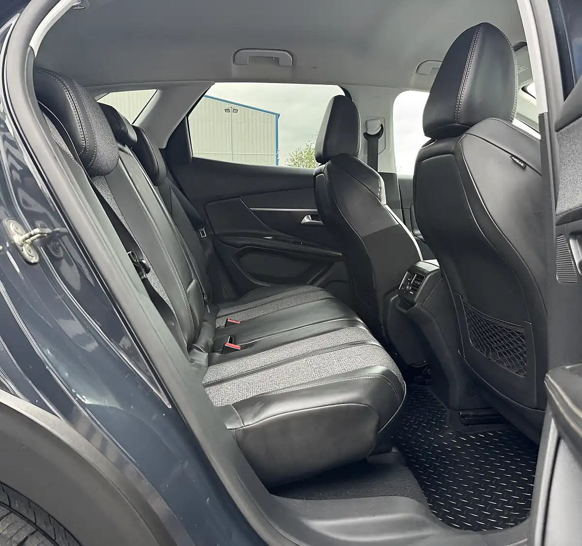 Used 2018 Peugeot 3008 Allure Grey - Interior and Exterior details 12