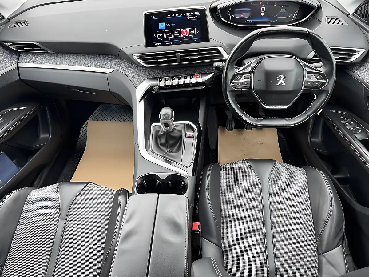 Used 2018 Peugeot 3008 Allure Grey - Interior and Exterior details 13