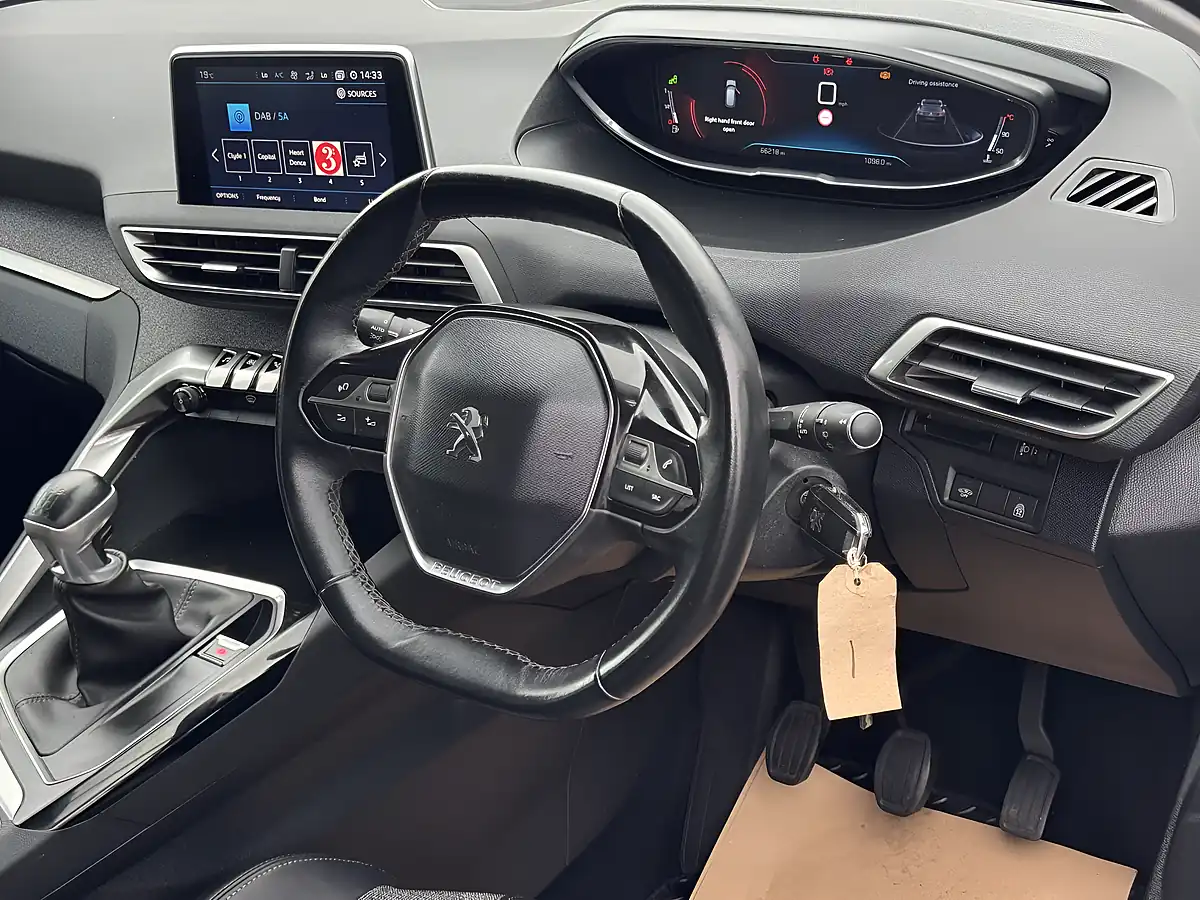 Used 2018 Peugeot 3008 Allure Grey - Interior and Exterior details 14