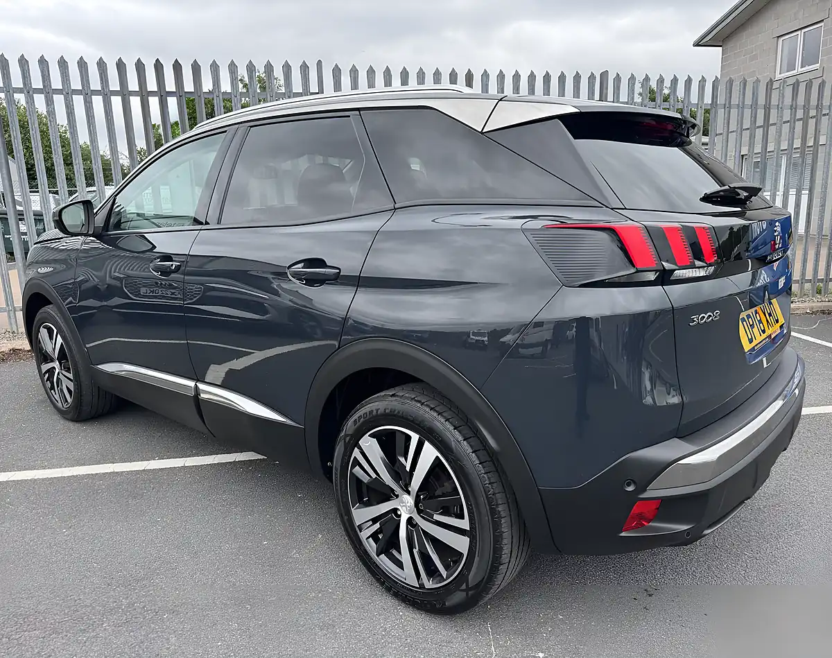 Used 2018 Peugeot 3008 Allure Grey - Interior and Exterior details 4